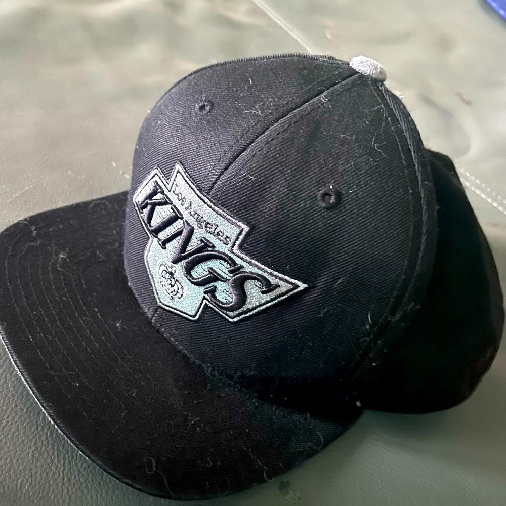 LA Kings fitted hat by Mitchell and ness
